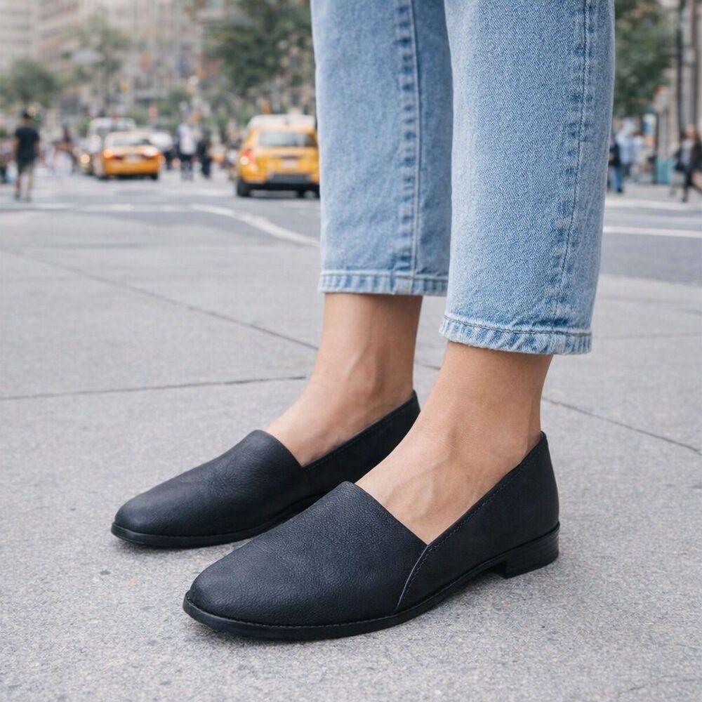 Clarks Shoes 7.5 Black Leather Slip On Pure Easy Loafers Comfy Flats Minimalist